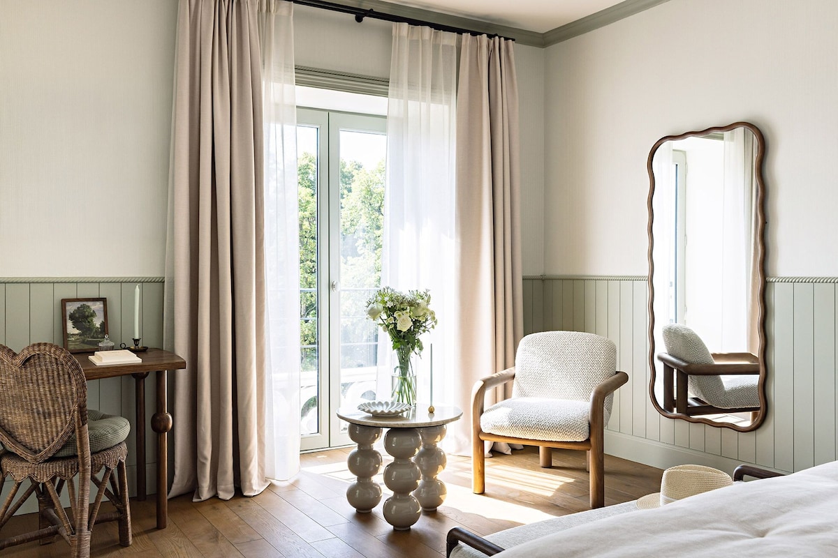 Premium Double Room | Premium bedding, minibar, in-room safe, soundproofing
