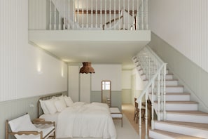 Een slaapkamer met een groot bed, een houten nachtkastje, een stoel, een bureau, een hanglamp en een trap.
