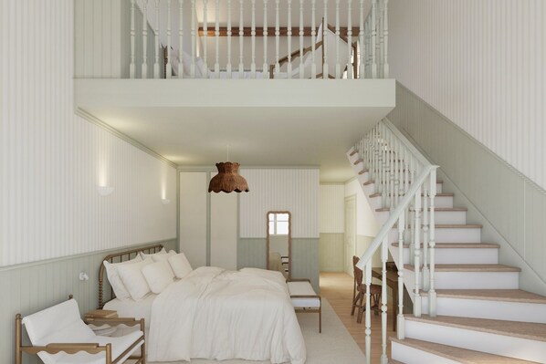 Een slaapkamer met een groot bed, een houten nachtkastje, een stoel, een bureau, een hanglamp en een trap.