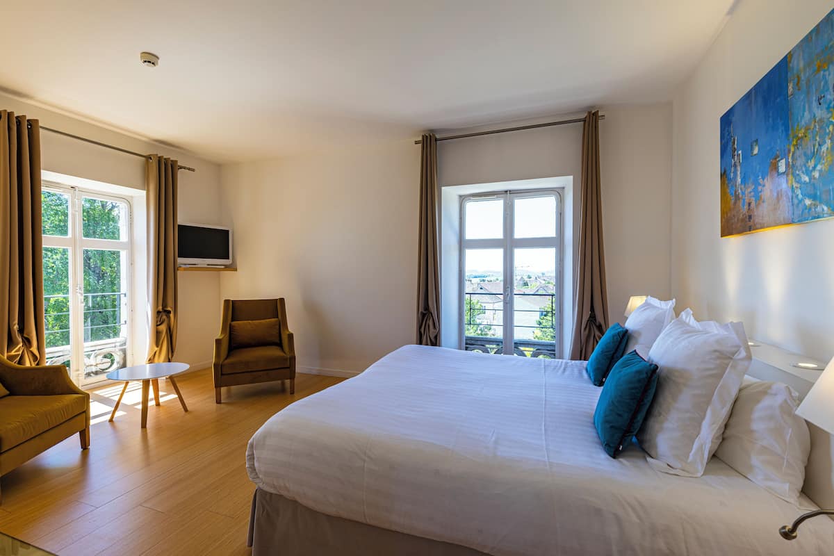 superior room, park view | premium bedding, minibar, in-room safe, desk