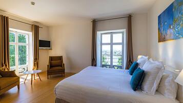 Superior-herbergi - útsýni yfir almenningsgarð | Rúmföt af bestu gerð, míníbar, öryggishólf í herbergi, skrifborð