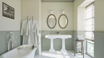 Articles de toilette gratuits, sĂšche-cheveux, peignoirs