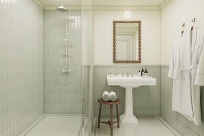 Artículos de tocador gratuitos, secador de pelo, batas, toallas