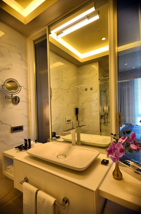 Wyndham Grand Levent Istanbul Hotel Conference Center - Image 36