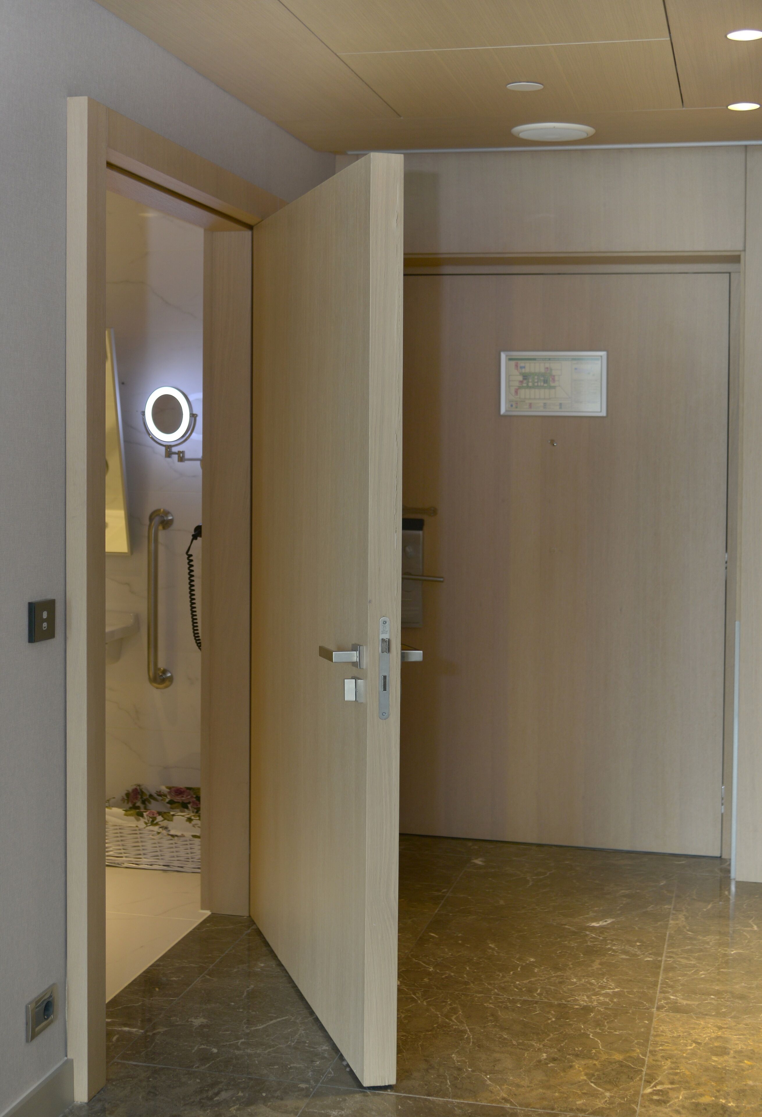 deluxe room, 1 king bed, accessible, city view | 1 bedroom, premium bedding, minibar, in-room safe