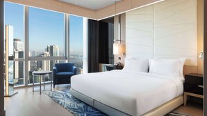 华丽客房, 1 张特大床, 无障碍, 城市景观 | 高档床上用品、迷你吧、客房内保险箱、办公桌