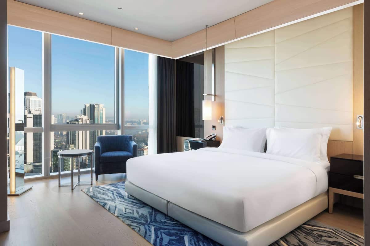 Phòng Deluxe, 1 giường cỡ king, phù hợp cho người khuyết tật, quang cảnh thành phố | 1 phòng ngủ, bộ đồ giường cao cấp, minibar, két bảo mật tại phòng