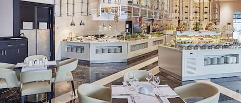 Buffet déjeuner (48 EUR par personne)