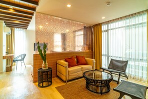 Deluxe Room | Living area