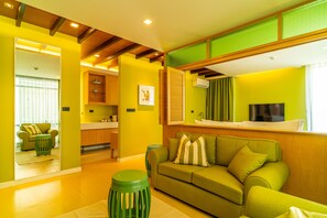 Deluxe Room | Living area