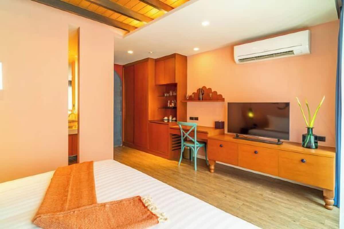 Minibar, in-room safe, blackout drapes, iron/ironing board