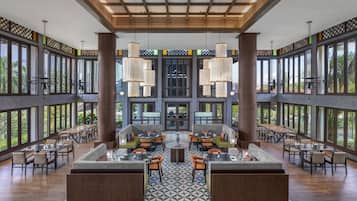 2 間餐廳,供應早餐、午餐和晚餐,馬來西亞料理