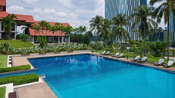 2 outdoor pools