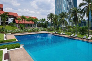 2 outdoor pools