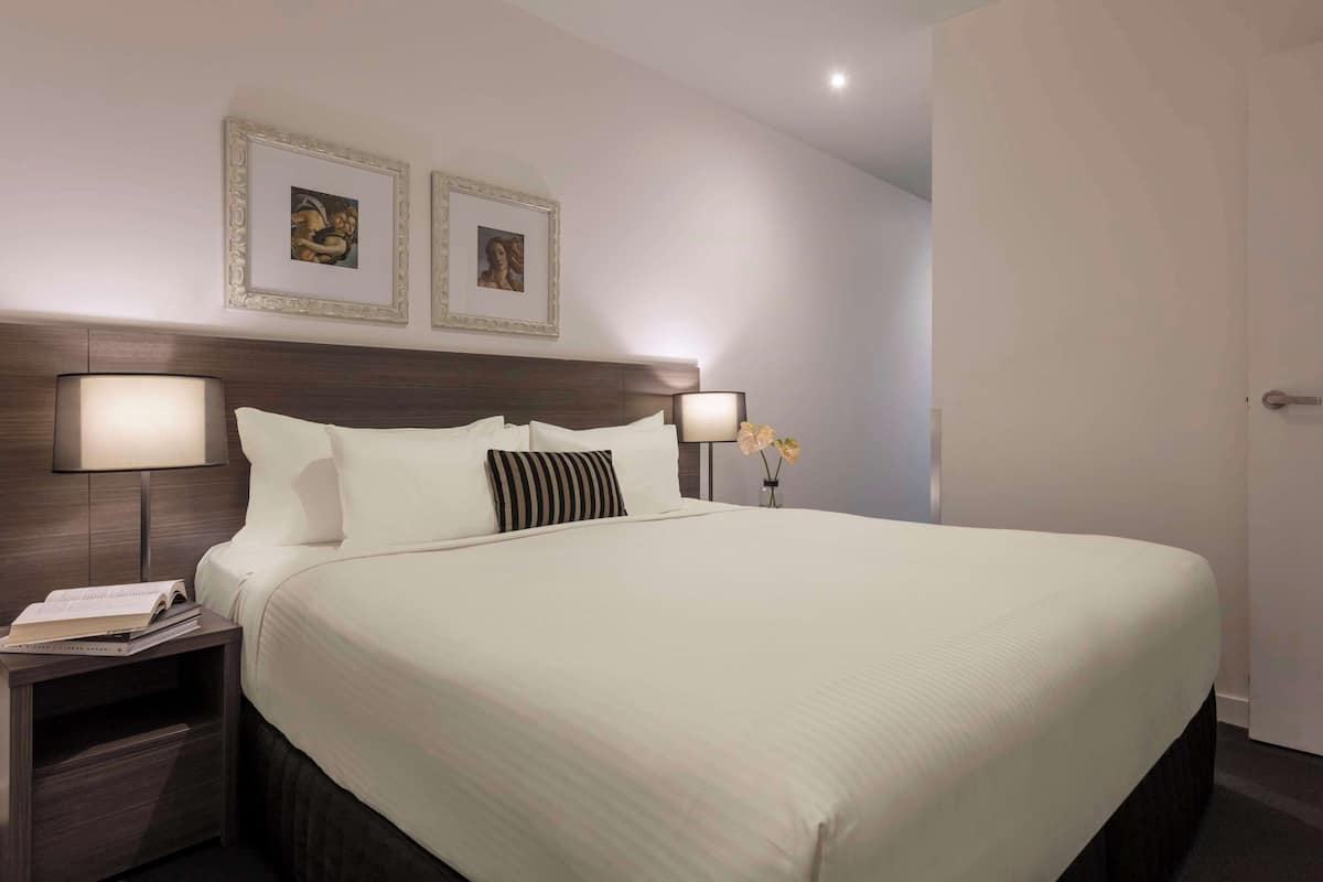 1 bedroom, in-room safe, desk, blackout curtains