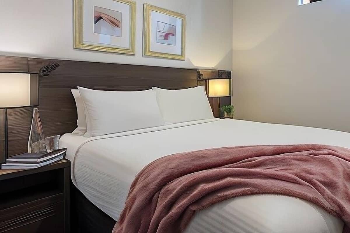 1 bedroom, in-room safe, desk, blackout curtains