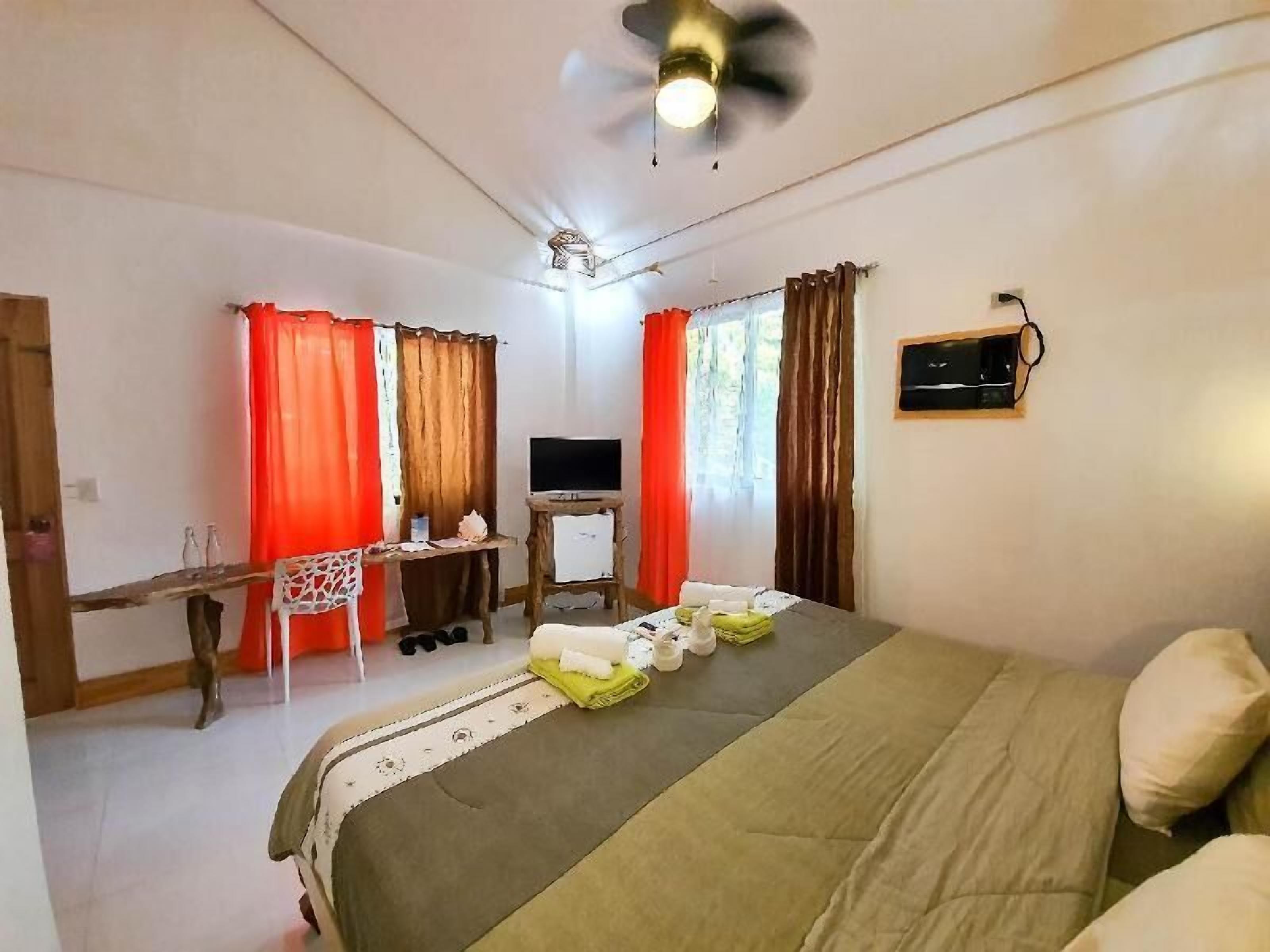 1 bedroom, minibar, in-room safe, desk