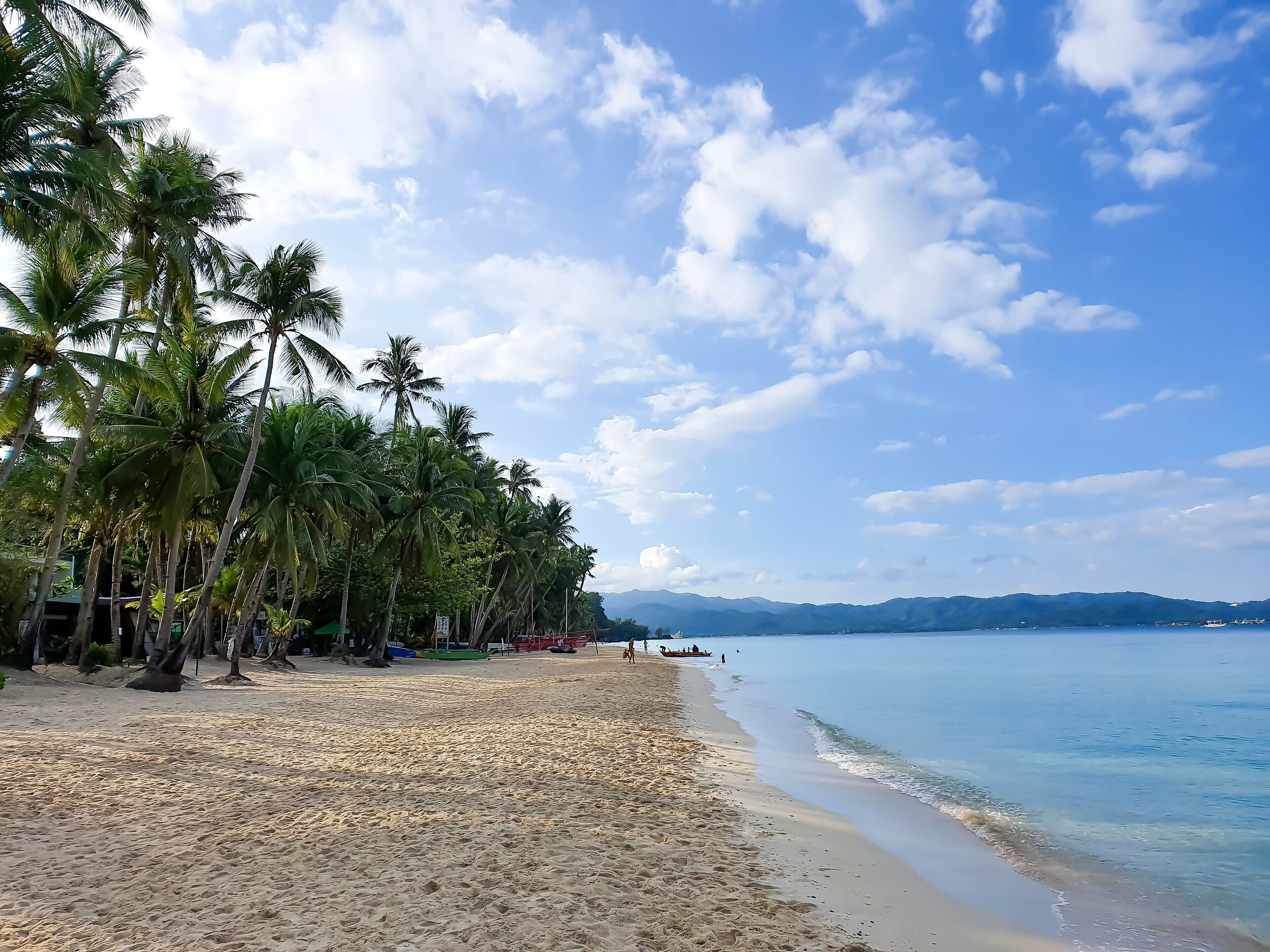 在海滩、白沙、沙滩毛巾、海滩按摩
