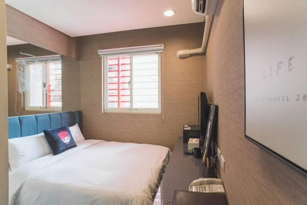 Een kluis op de kamer, een strijkplank/strijkijzer, gratis babybedden
