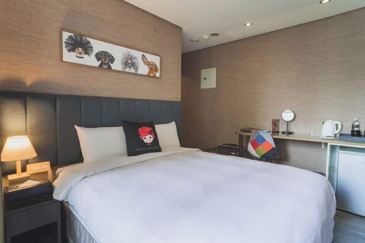 Een kluis op de kamer, een strijkplank/strijkijzer, gratis babybedden