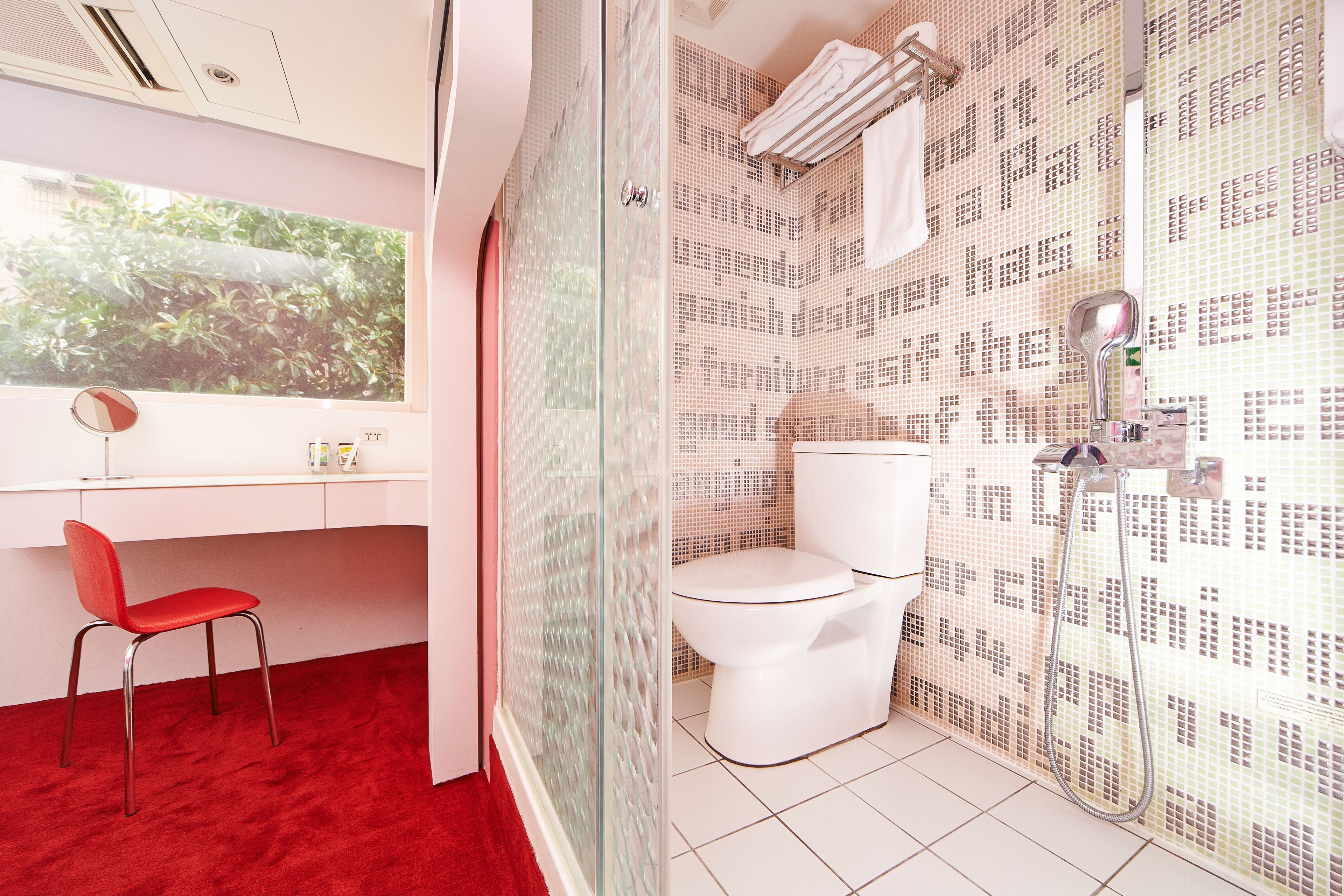 standard double room | bathroom | shower, rainfall showerhead, free toiletries, hair dryer