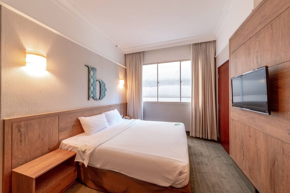 Kamar Double Deluks | Brankas, tirai kedap cahaya, setrika/meja setrika, dan Wi-Fi gratis