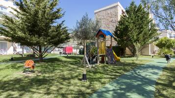 Children’s play area – outdoor