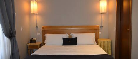 Double Room | Desk, free WiFi, bed sheets