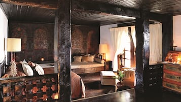 Grand Villa, Multiple Bedrooms (sleeps 48) | Minibar, in-room safe, individually decorated, individually furnished