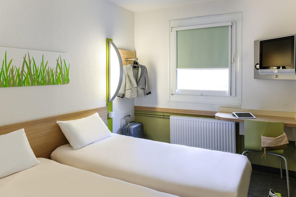 Twin Room, 2 Twin Beds | Desk, soundproofing, iron/ironing board, free WiFi