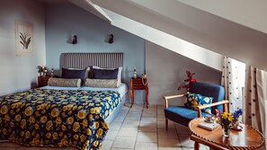 Suite junior, 1 cama doble o 2 individuales | Minibar, caja fuerte, escritorio y cortinas opacas