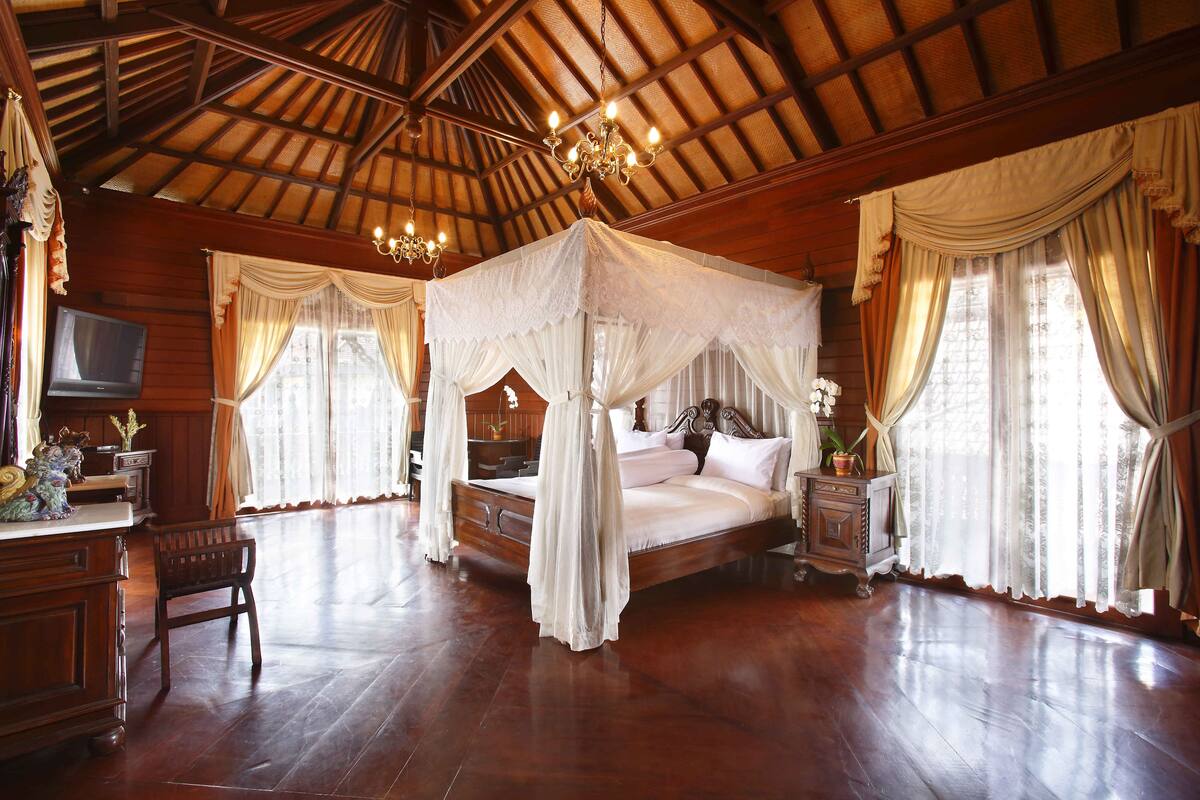 Deluxe Room | Select Comfort beds, rollaway beds (surcharge), WiFi (free)