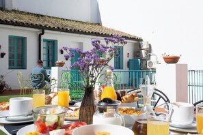 Buffet breakfast on weekends (EUR 10.5 per person) - Casual de las Letras Sevilla Hotel (Seville)