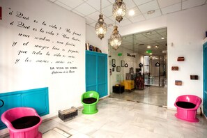 Lobby sitting area - Casual de las Letras Sevilla Hotel (Seville)