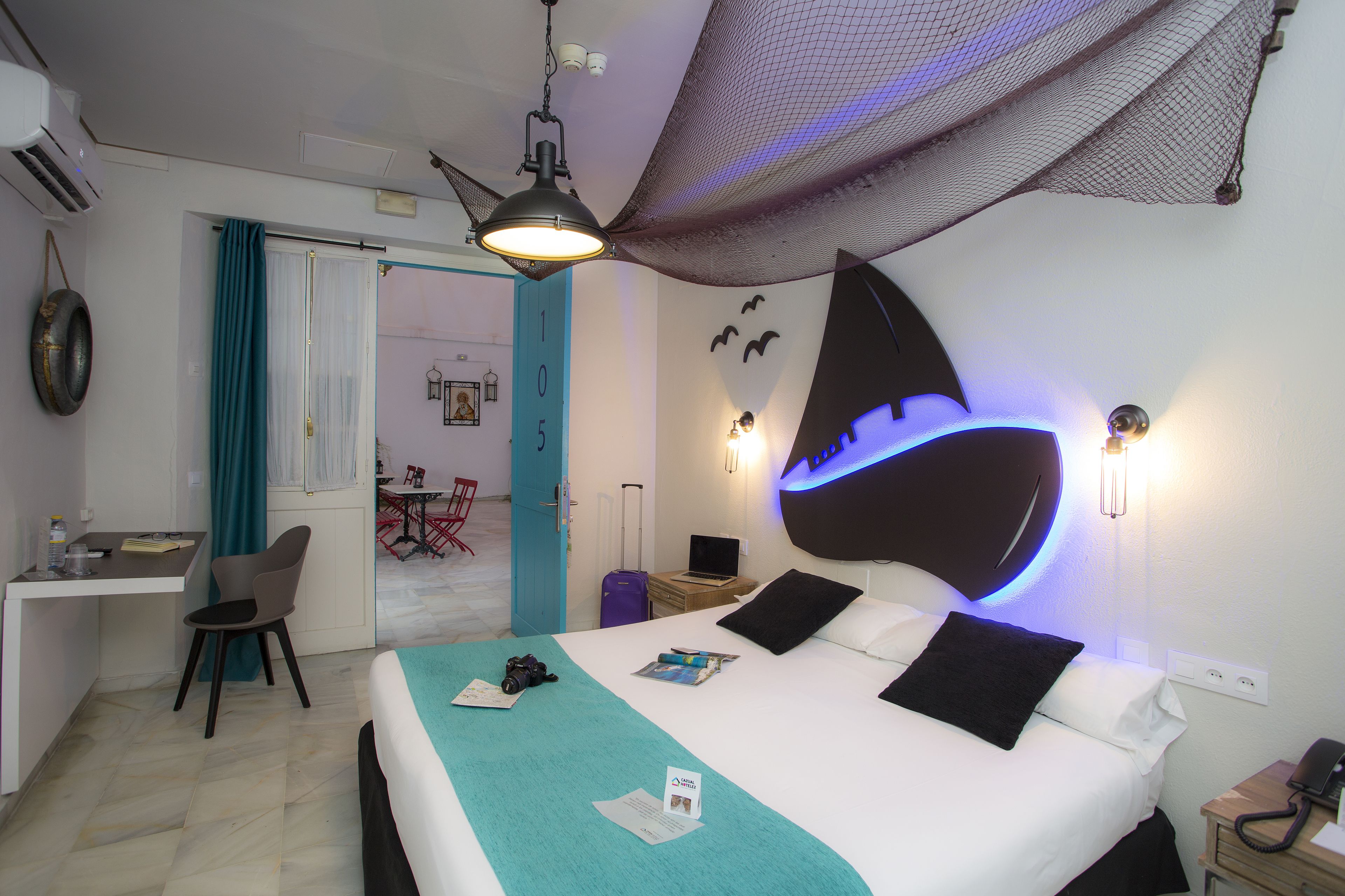 Minibar, in-room safe, desk, iron/ironing board