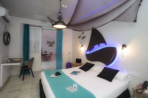 Minibar, in-room safe, desk, iron/ironing board - Casual de las Letras Sevilla Hotel (Seville)