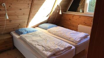 Cottage, 3 camere da letto, terrazzo (Linen Excluded) | 2 camere, ferro/asse da stiro, Wi-Fi gratuito