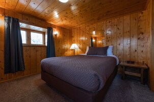 Family Suite, 3 Bedrooms, Kitchen | Desk, blackout drapes, free WiFi, bed sheets