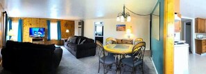32-inch flat-screen TV with satellite channels, TV, iPod dock - Austin's Chuckwagon Lodge (Torrey)