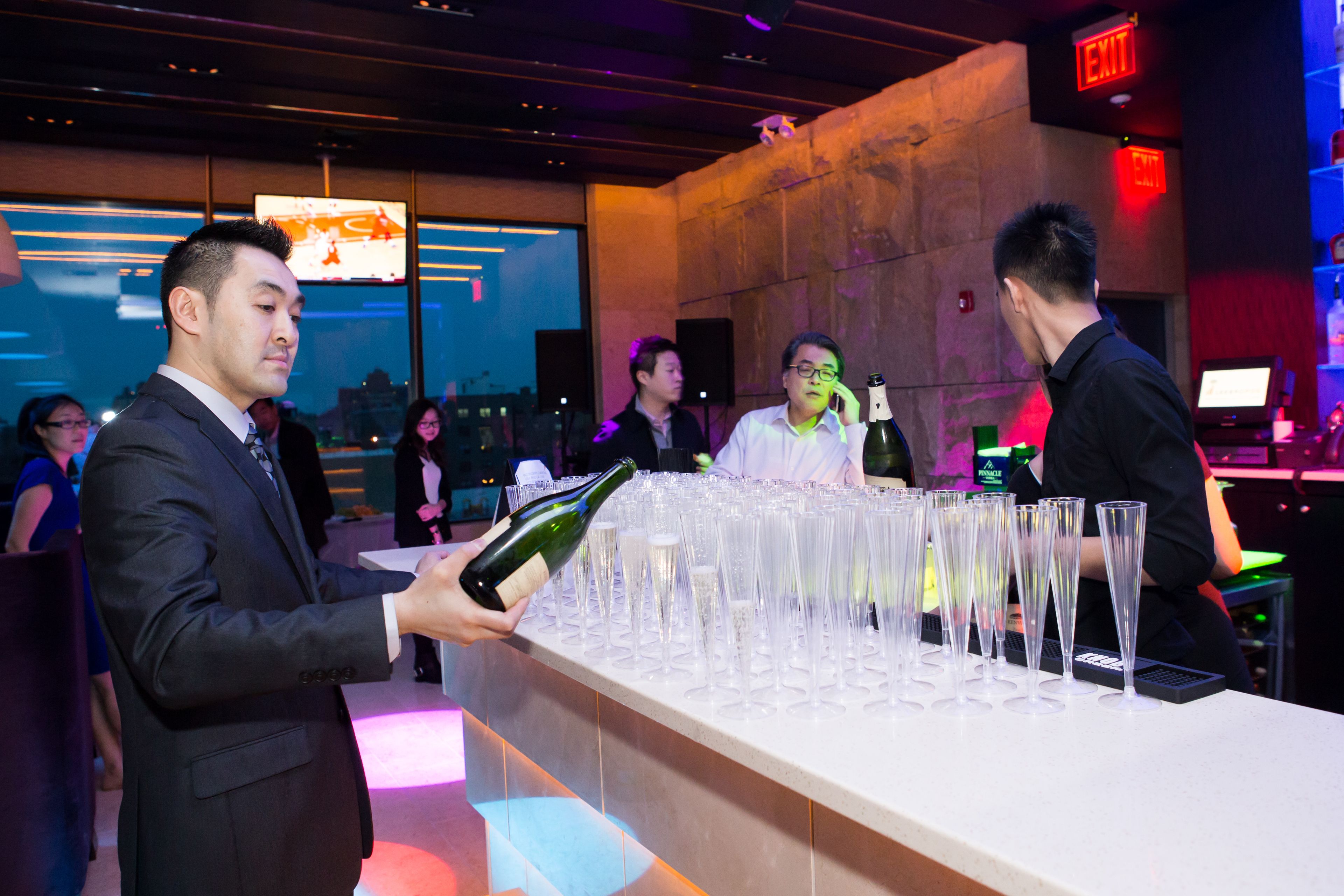 2 间酒吧/酒廊、鸡尾酒酒吧