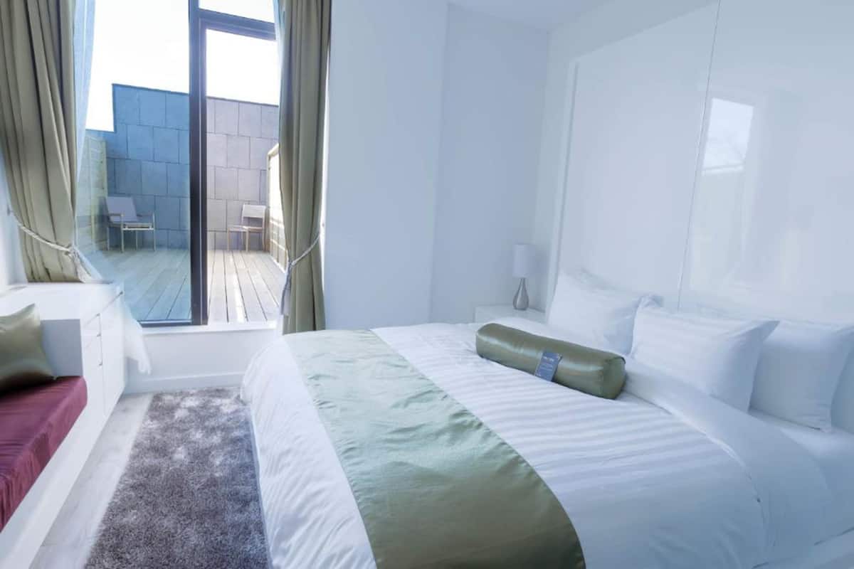 Zimmer, 1 King-Bett, Balkon | Hochwertige Bettwaren, Daunenbettdecken