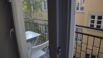 Apartment, 1 Bedroom | Desk, free WiFi
