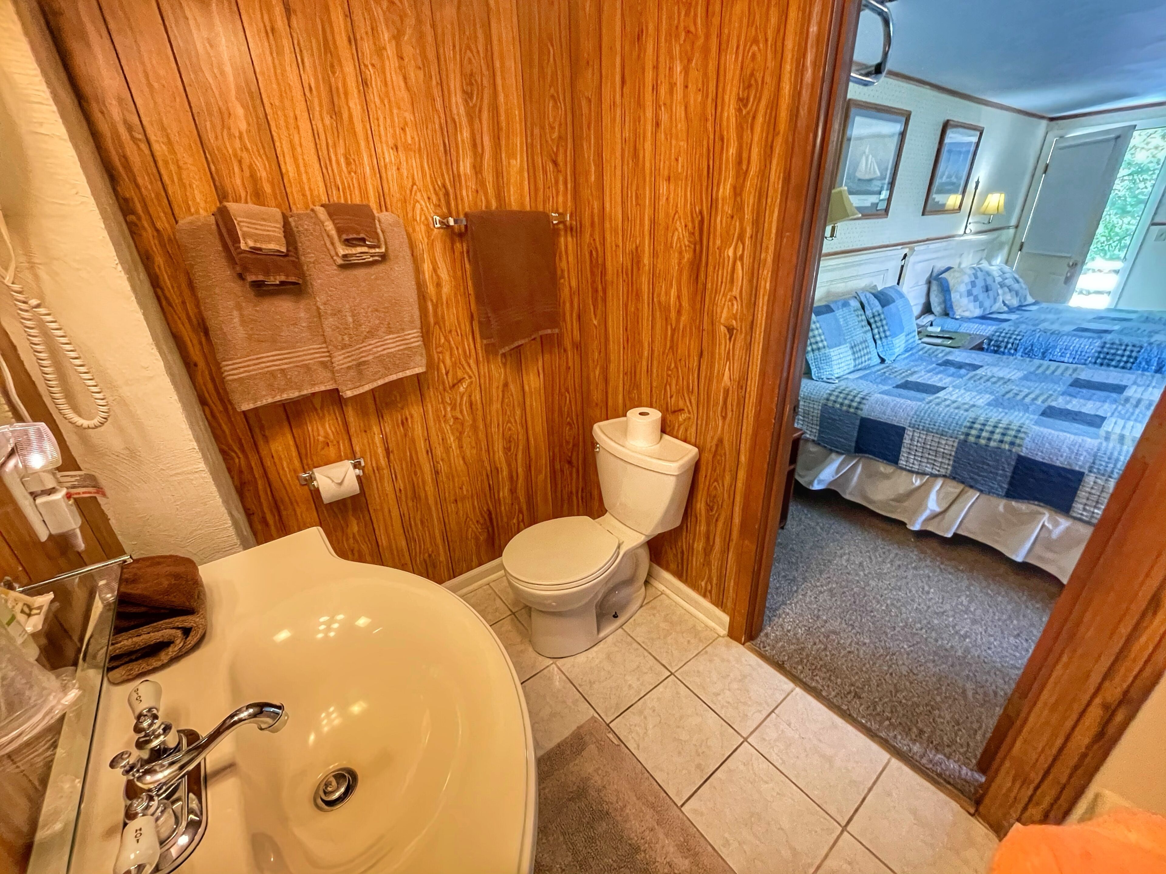 stunning acadia lodge in maine w/ac | iron/ironing board, free wifi