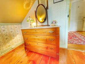 Classic Suite | Individually decorated, iron/ironing board, free WiFi, bed sheets