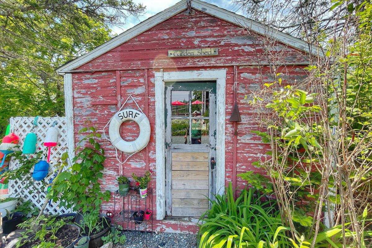 iron/ironing board, free wifi