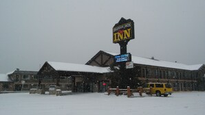 Property grounds - Brandin' Iron Inn (West Yellowstone)