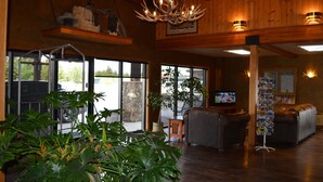 Interior - Brandin' Iron Inn (West Yellowstone)