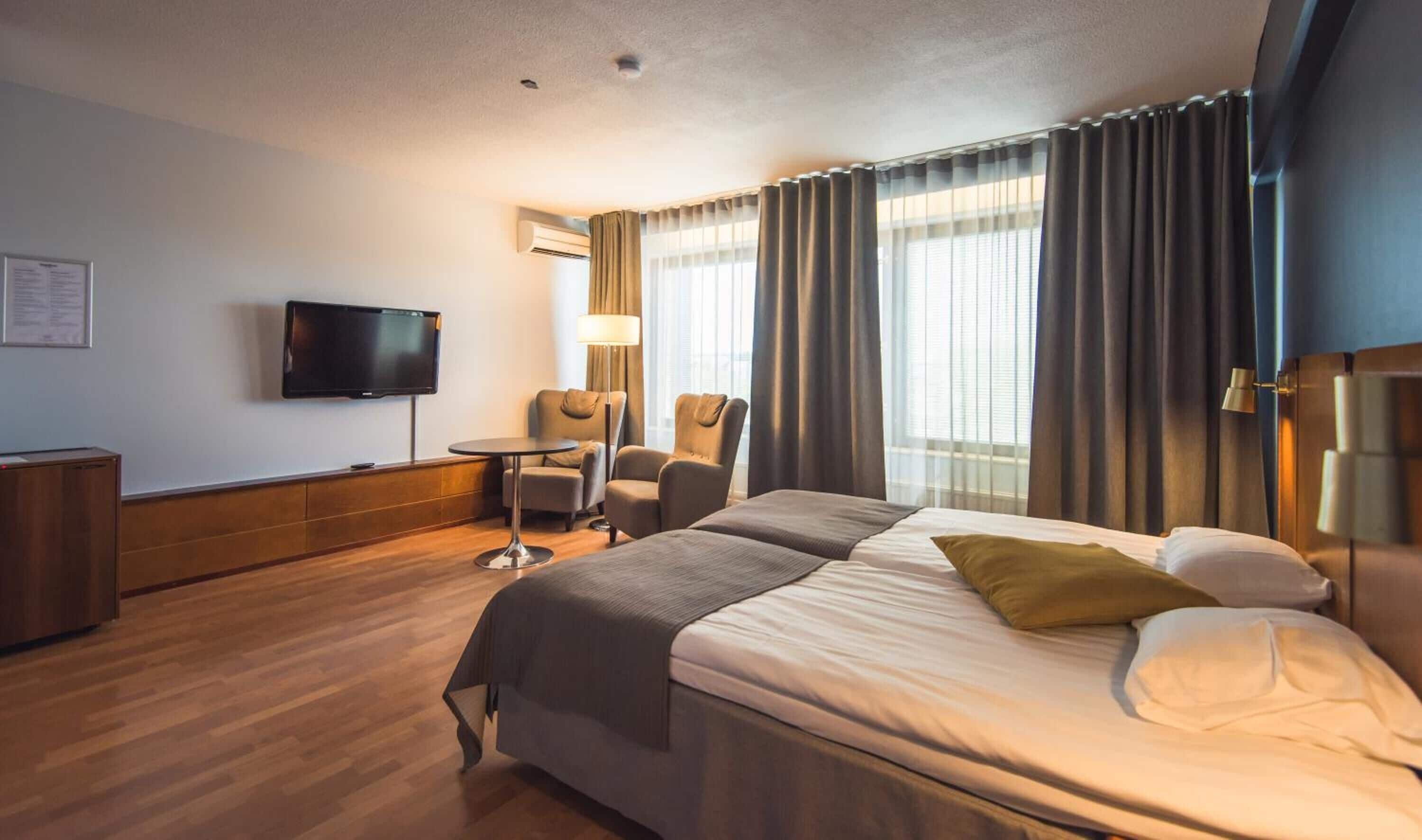 Minibar, desk, free WiFi, bed sheets