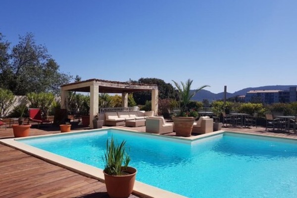 Kolam renang terbuka