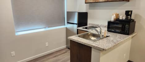 Studio, 1 Queen Bed, Allergy Friendly | Private kitchenette | Fridge, microwave, coffee/tea maker, toaster